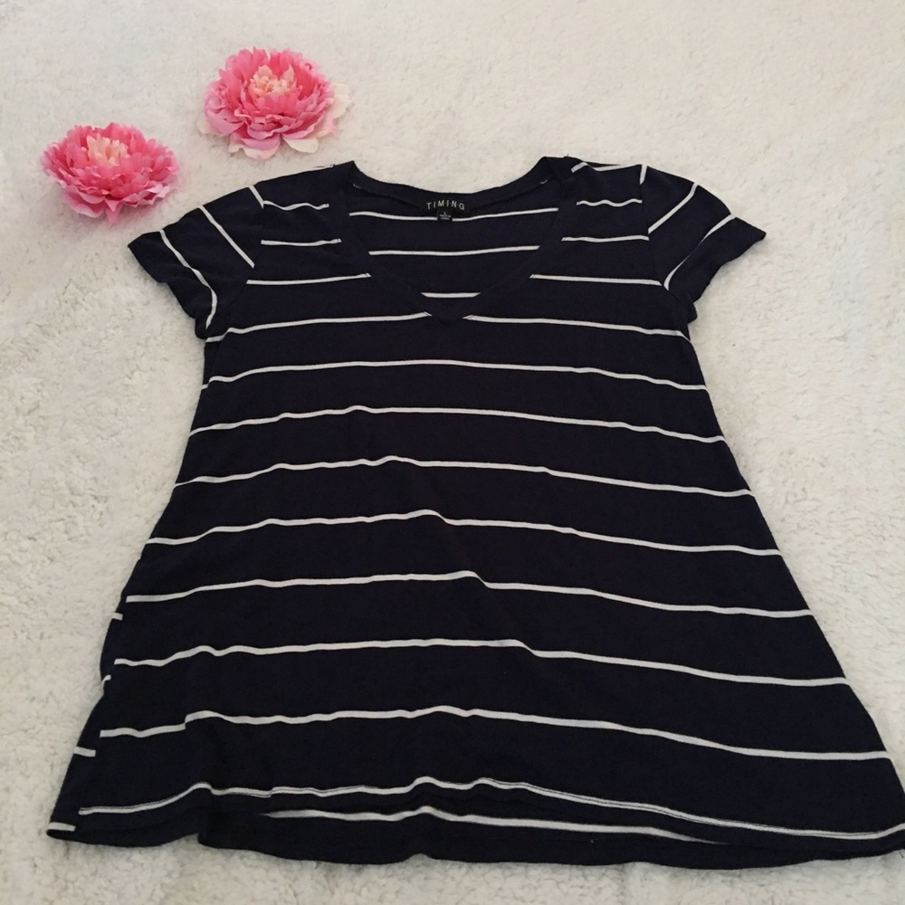 Navy blue v-neck 🌷🌷